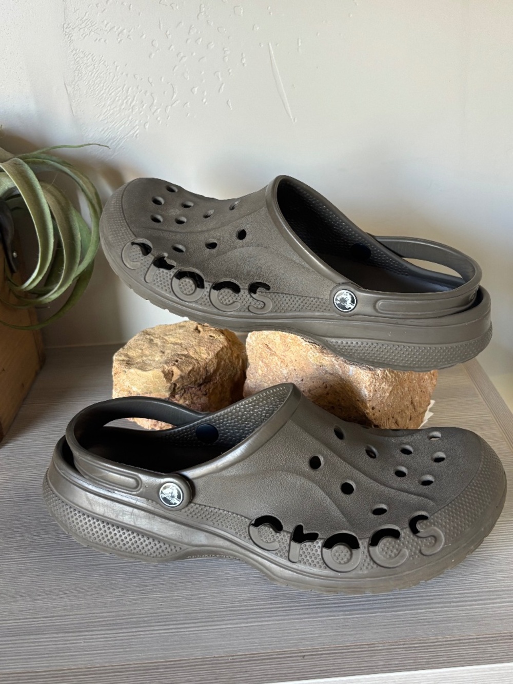 CROCS Baya Clogs Olive Color Graphite  Look Mens 12.  W10